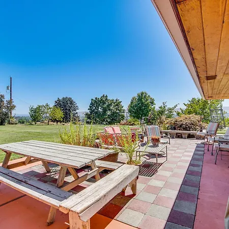 Yakima Wine Country Retreat With Scenic Valley Views